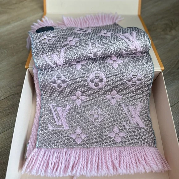 PINK AND GOLD LOGOMANIA - Picture 4 of 8